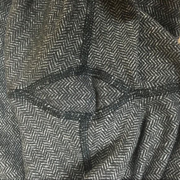 Lululemon size 6 Capri - Picture 8 of 10